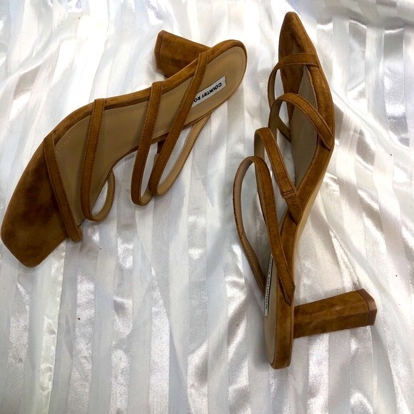 NEAR NEW COUNTRY ROAD Size 39 Tan Suede Cuban block heels - Picture 9 of 10